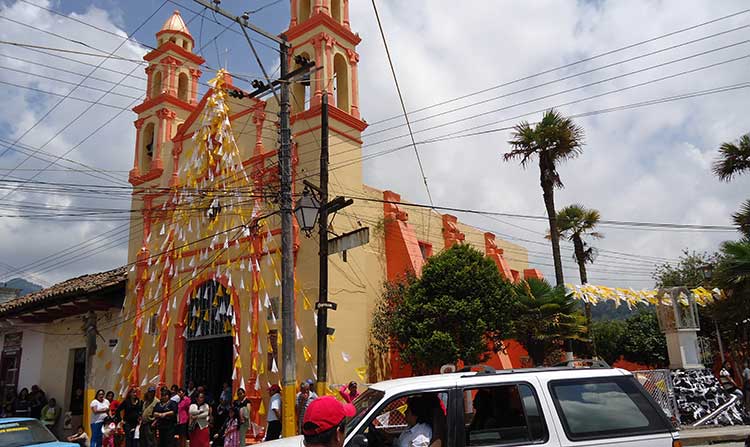 Tres lesionados por explosión de pirotecnia en festejos de Zacapoaxtla