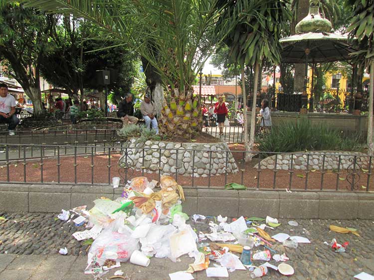Continúan montoneras de basura en Huauchinango