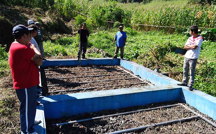 Alertan pobladores de Xochitlán por drenaje a cielo abierto