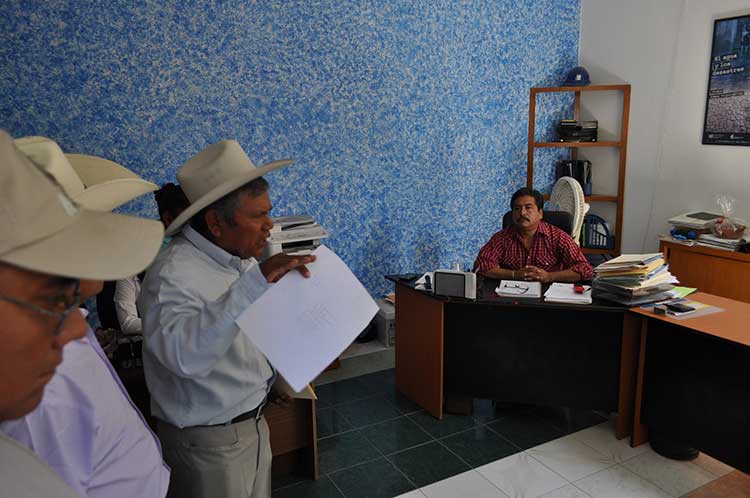 Comunidad de Acatlán lleva 10 años pidiendo agua potable