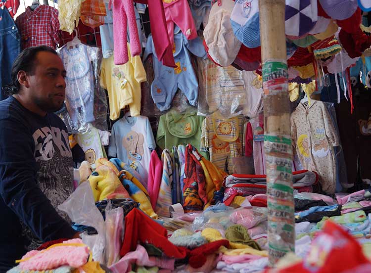 Ropa de contrabando reduce 30 % ventas de maquiladores | Municipios Puebla  | Noticias del estado de Puebla