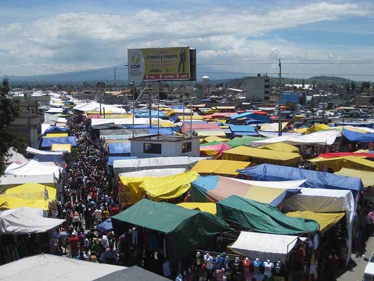 Falsas amenazas tiran 40 % ventas del tianguis de Texmelucan