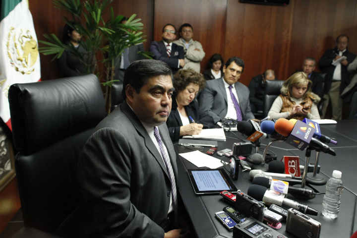 En contra PRD de permitir inversión privada en Pemex: Miguel Barbosa
