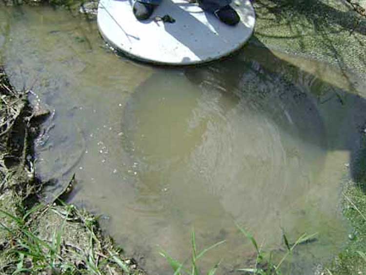 Denuncian mal tratamiento de aguas residuales en Calantla