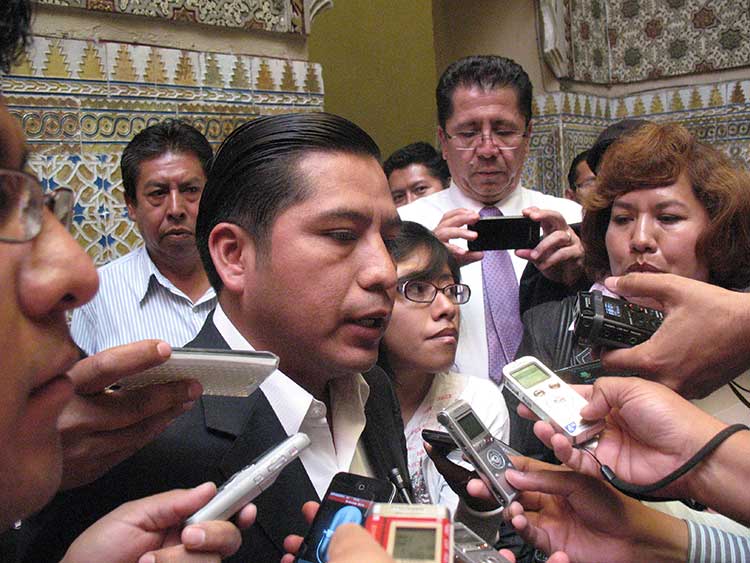 Presenta edil de Cuautlancingo pruebas de límites territoriales con Puebla