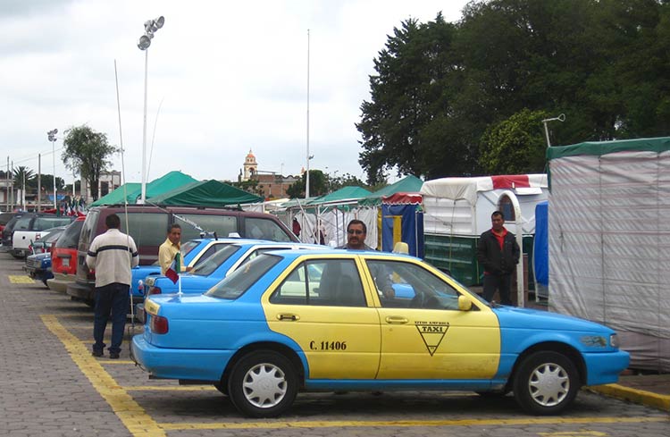 Denuncian taxistas de Huejotzingo competencia desleal de taxis locales
