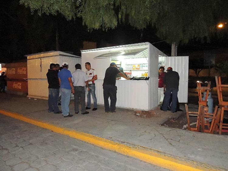 Retiran casetas de comida frente al Cereso de Tehuacán