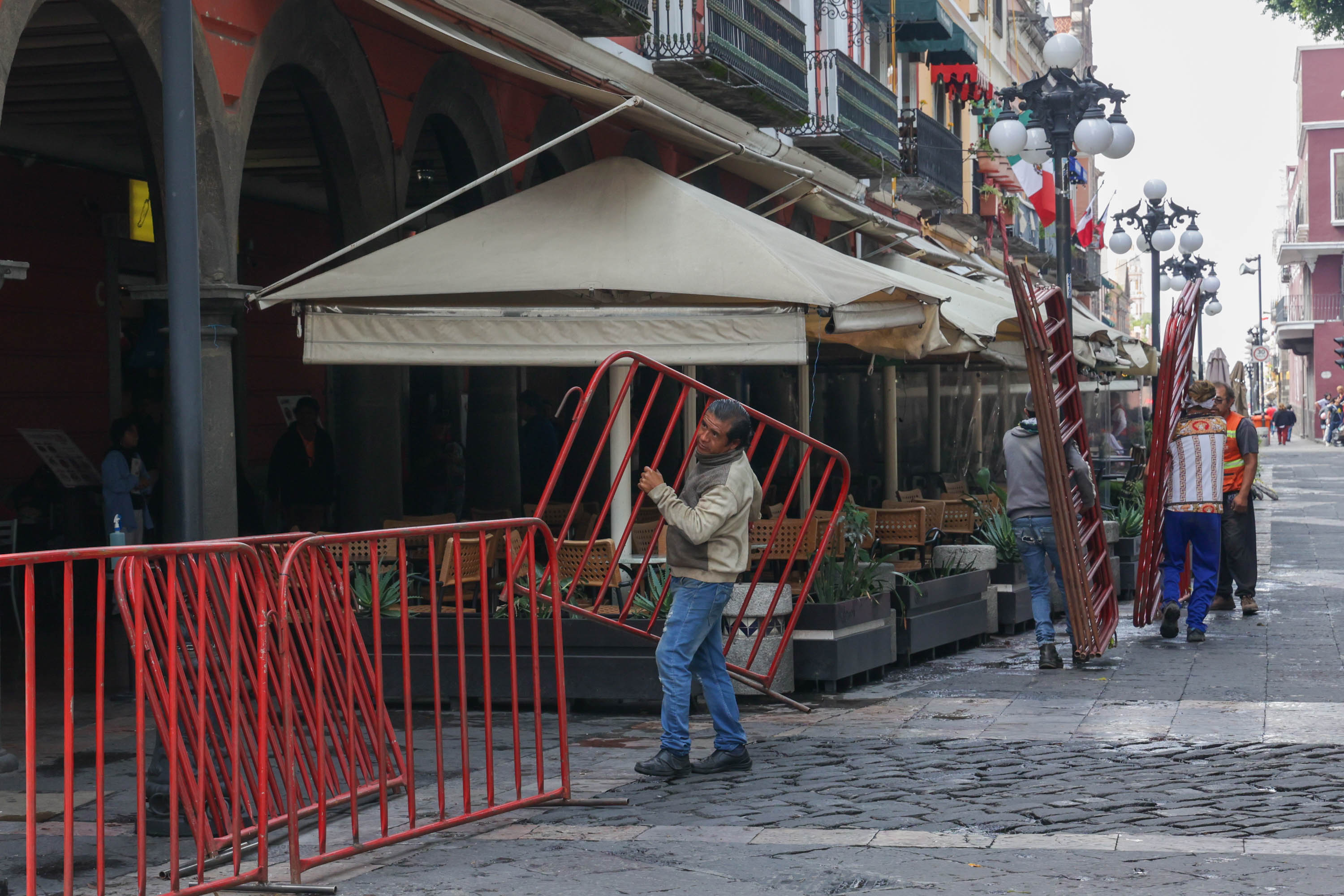 Alistan el Zócalo de Puebla para las celebraciones patrias