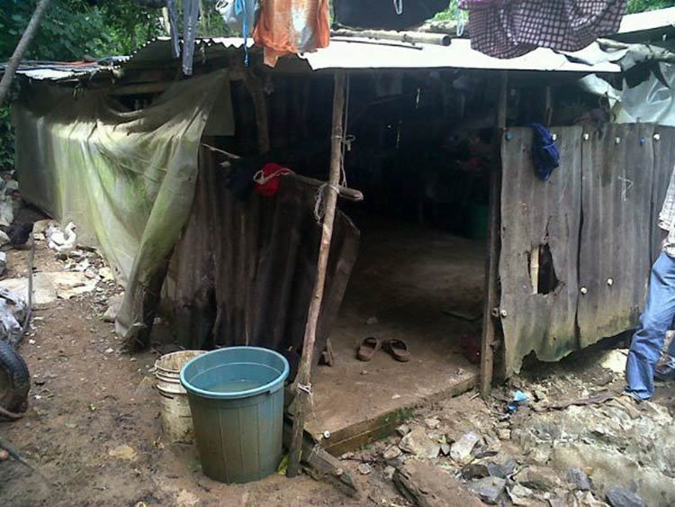 Reubican a 66 personas en Ajalpan por daños en viviendas