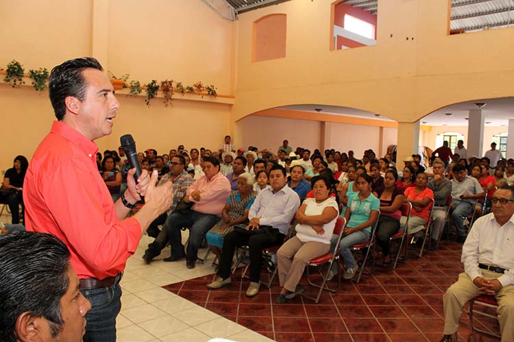Espaldarazo de Fernández del Campo a ediles electos del PRI