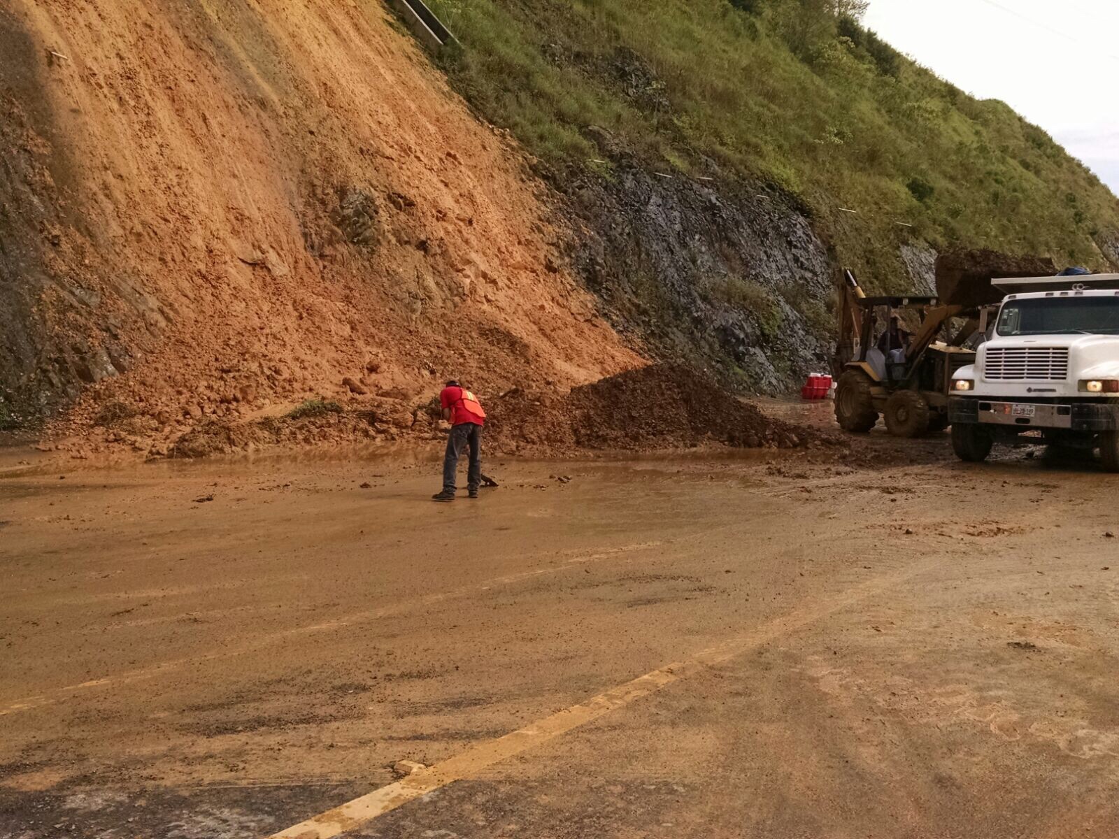 Rechaza Semarnat obras para frenar deslaves en autopista México-Tuxpan