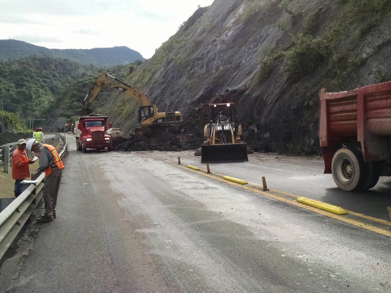 Rechaza Semarnat obras para frenar deslaves en autopista México-Tuxpan