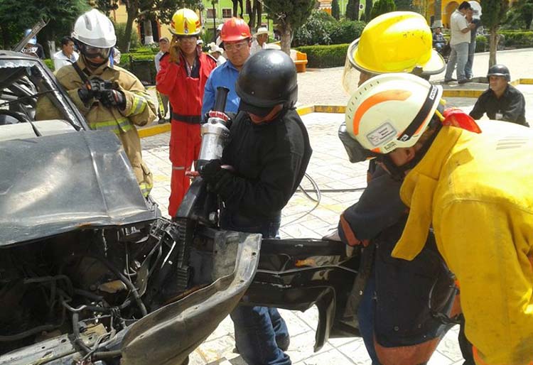 Capacitan a cuerpos de rescate en Tlatlauquitepec