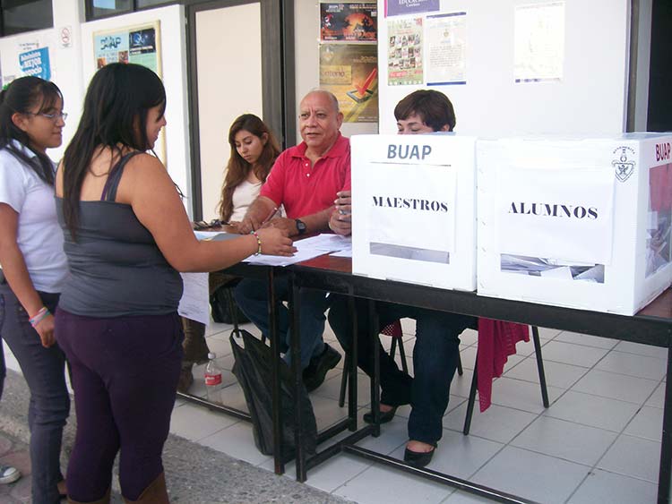 En calma, realizan votaciones en BUAP campus Tehuacán