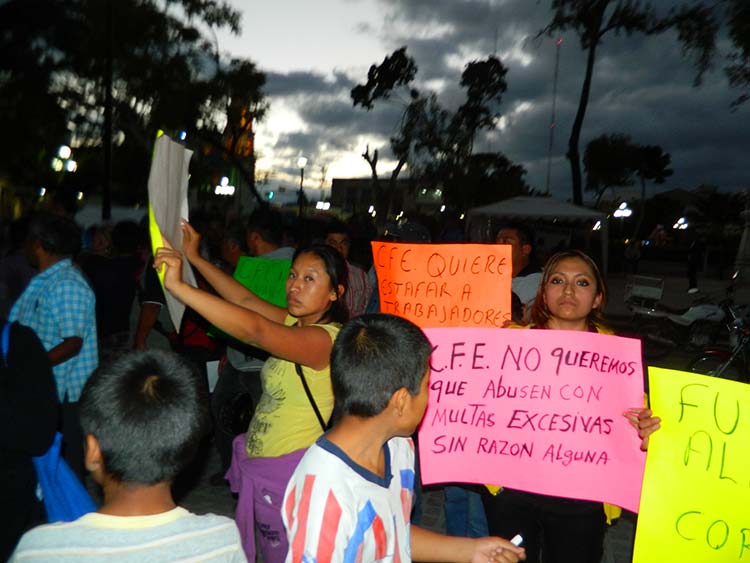 Respalda Ernestina Fernández a multados por CFE en Tehuacán