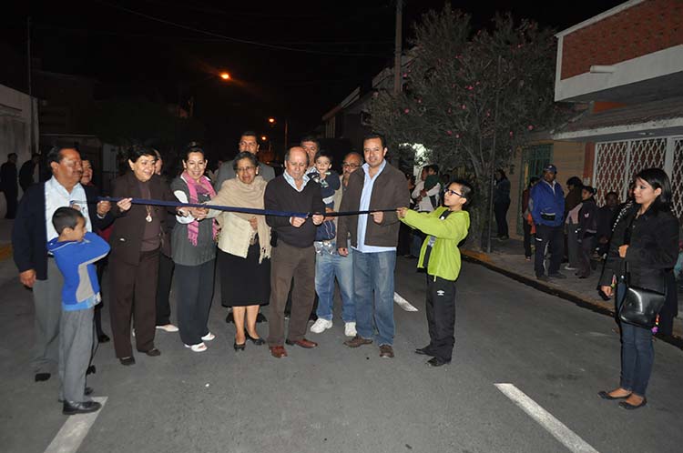 Inauguran pavimentaciones en tres calles de Tehuacán