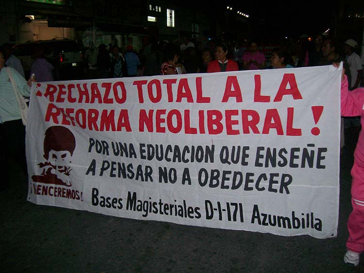 Protestan disidentes de la SNTE en Tehuacán contra Reforma Educativa