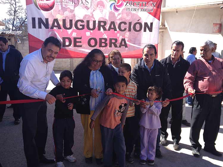 Inauguran ediles de Zacatlán obras en colonias y juntas auxiliares