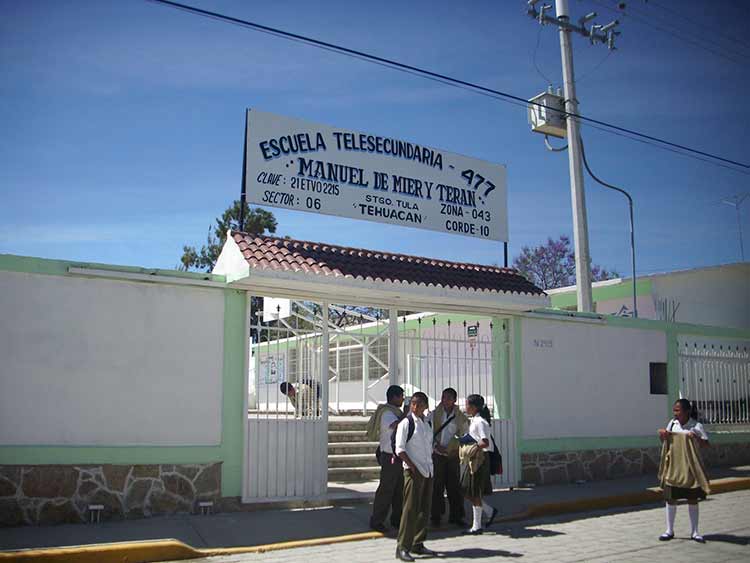 Saquean telesencundaria de Tehuacán; se llevan 18 computadoras