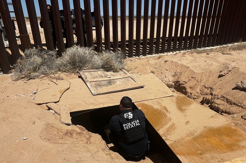 Descubren túnel justo debajo del muro fronterizo de México y EU