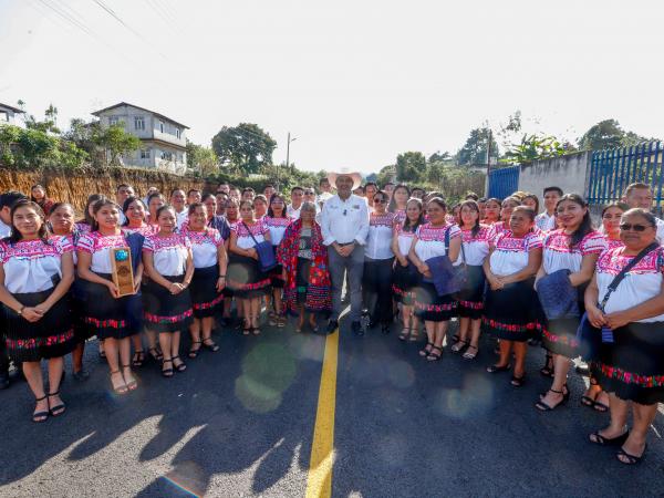 Céspedes inaugura obras de infraestructura carretera en Tetela, Xochiapulco y Hueyapan