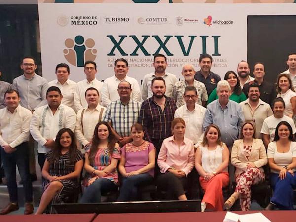 Presenta gobierno Puebla modelo de capacitación turística en foro nacional