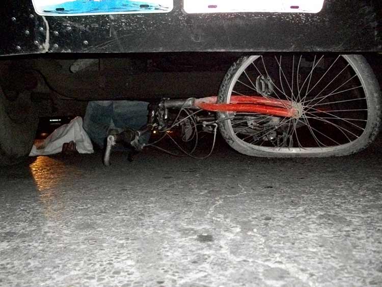 Se entrega trailero que arrolló a ciclista en Tehuacán
