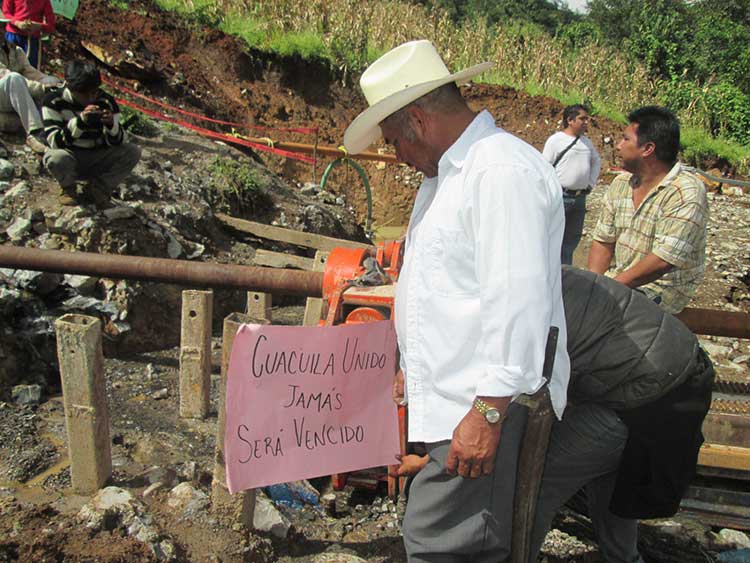 Exigen pobladores a edil auxiliar de Cuacuila suspender obras de Gasomex