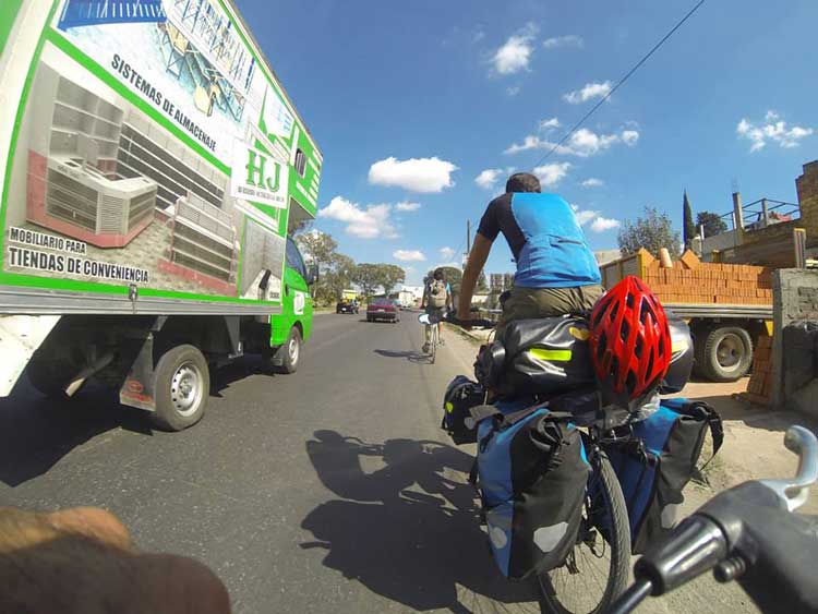 Se opone Cholula en Bici a distribuidor vial de la Recta a Cholula