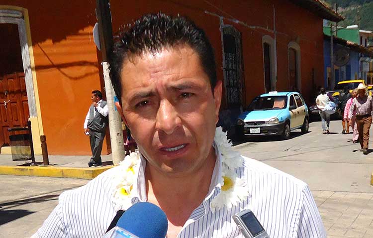 Antes de ser destituido Porfirio Loeza abandona la presidencia de Tlatlauquitepec