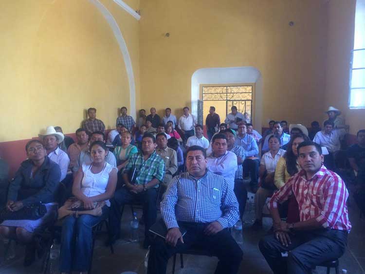 Capacita Sedesol a presientes electos de la región Mixteca