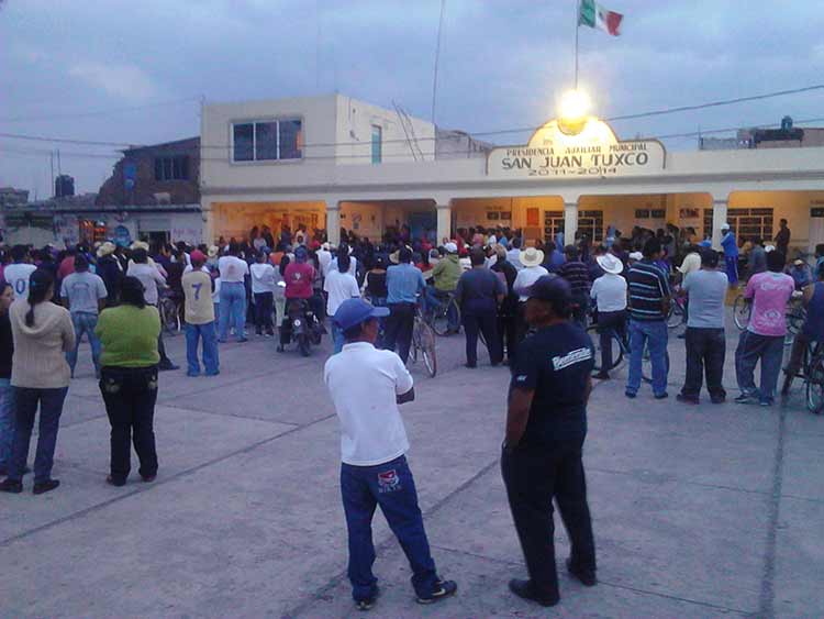 Tensión en San Juan Tuxco por conflictos con el comité de agua potable