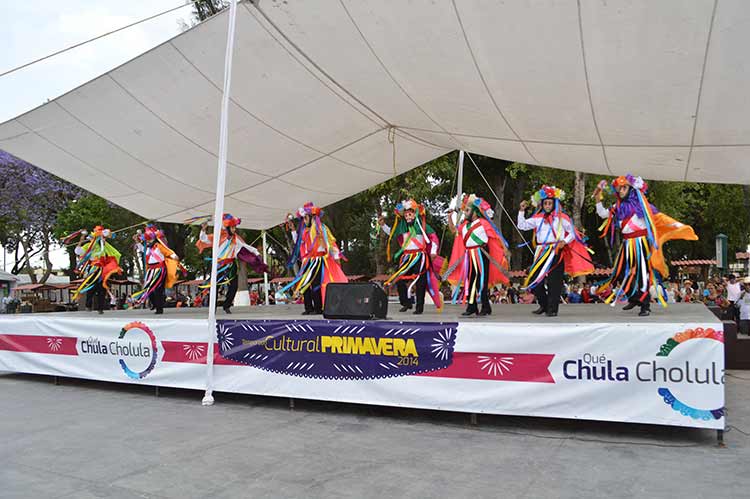 Celebra San Pedro Cholula el Día Nacional de la Danza Folklórica Mexicana