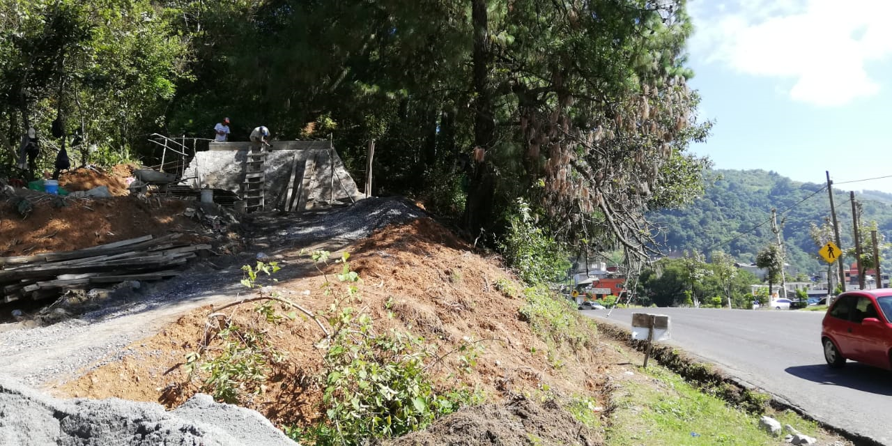 Construyen tanque público en terreno privado de Huauchinango