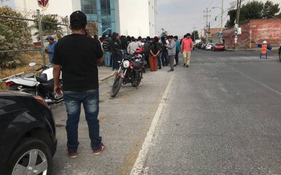 Policías y mototaxistas se enfrentan a golpes en operativo