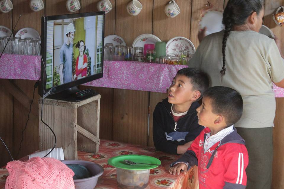 Con fotoceldas llevan electricidad a casas de Huauchinango