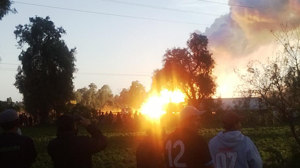 Aparatoso incendio en Acatzingo, no hay heridos