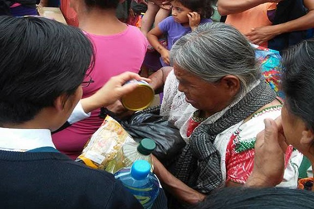 Mandan 2 toneladas de ayuda a damnificados en Huauchinango