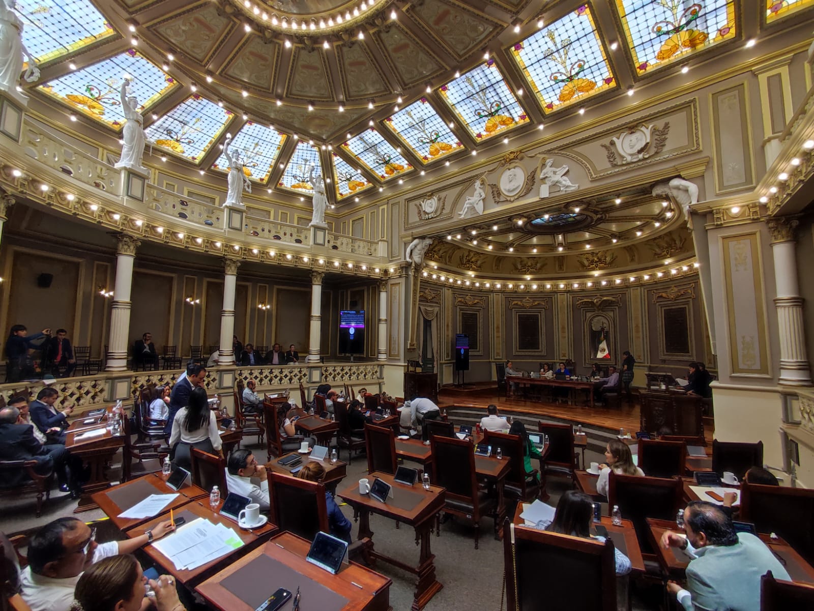 Regula Congreso de Puebla cobro de honorarios de abogados para evitar abusos