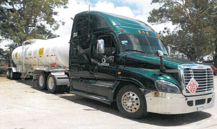 Asegura Sedena pipa con 32 mil litros de combustible en Tototlán