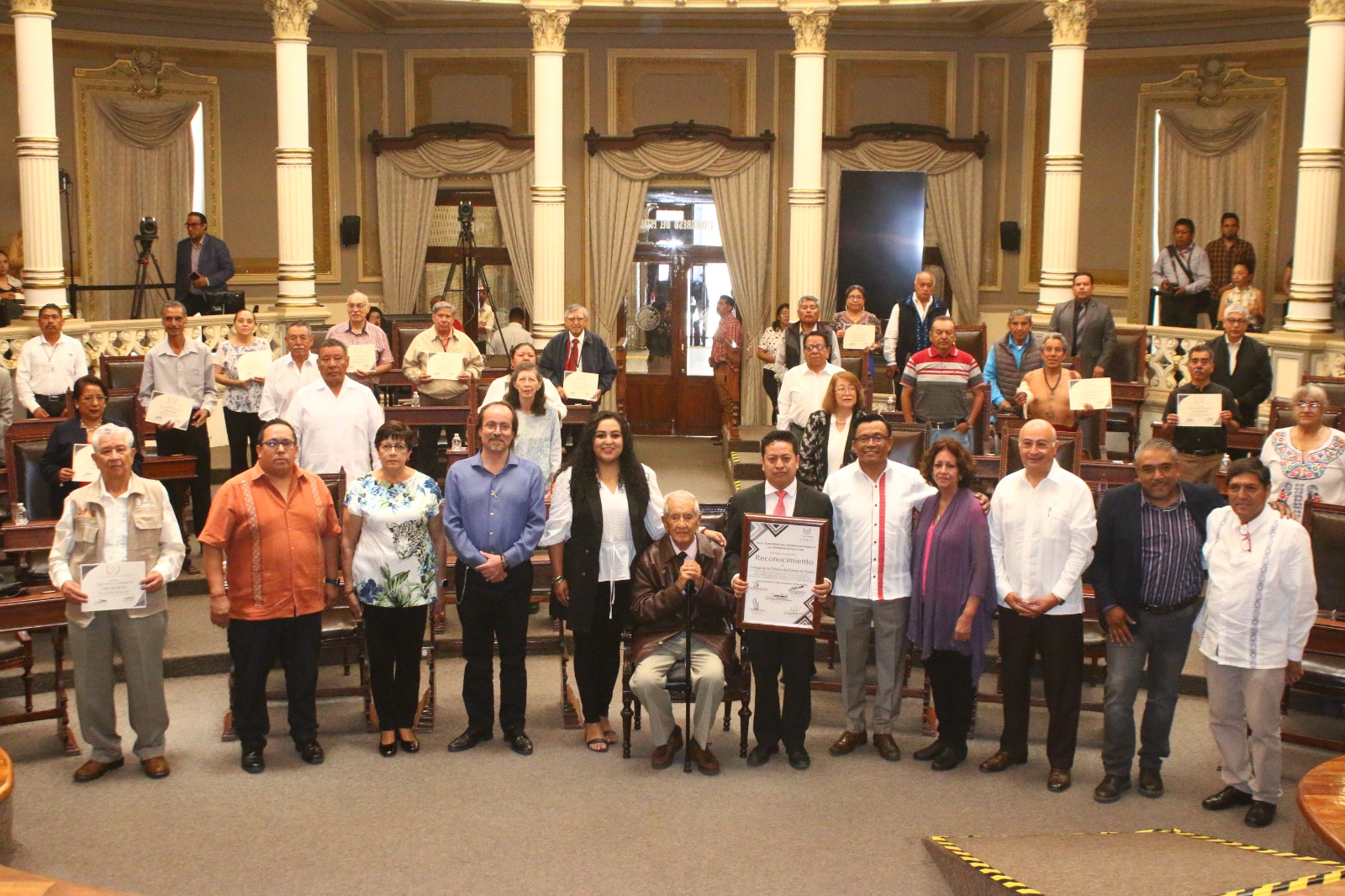 Reconoce Congreso de Puebla a cronistas municipales