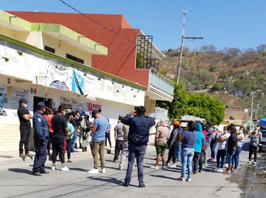 Vecinos y comerciantes protestan contra alcaldesa de Epatlán
