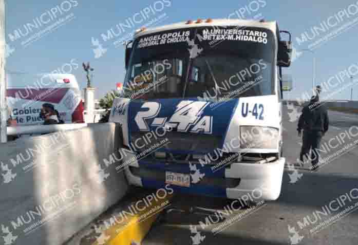 Choca ruta 14 en la Noria y deja 8 heridos en Puebla