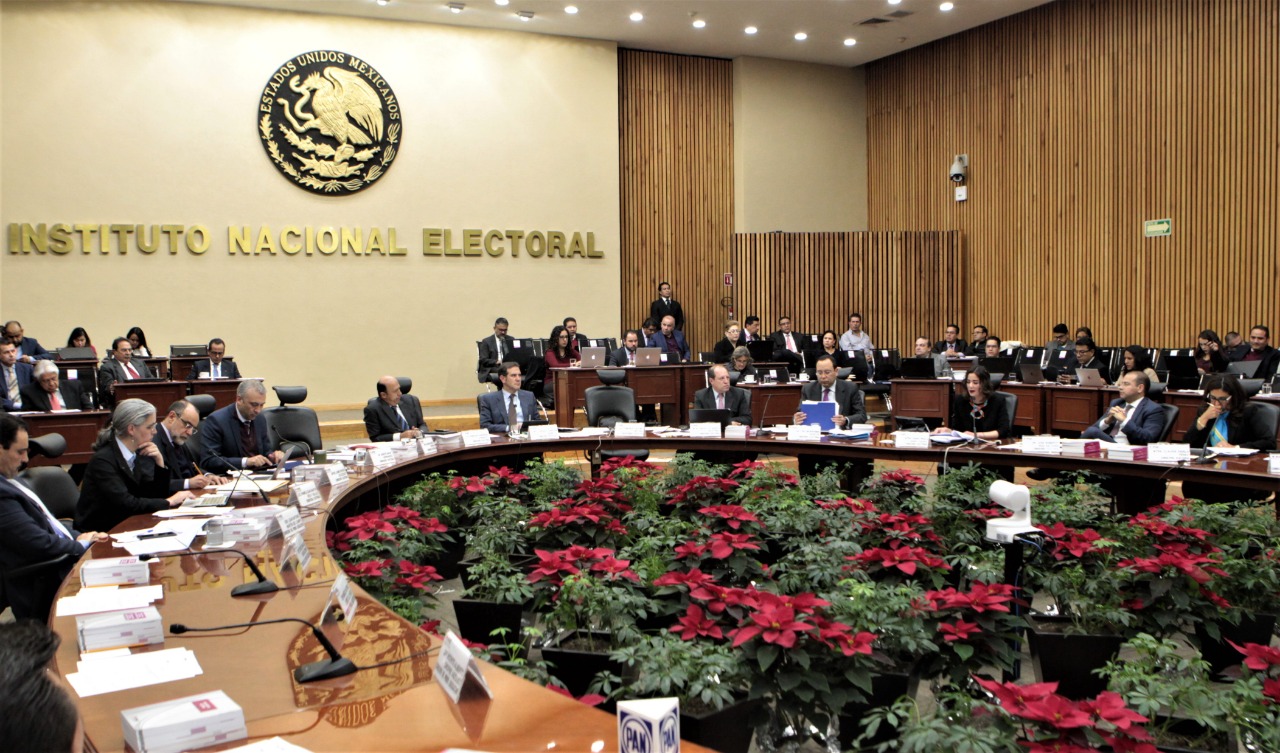 Presentan renuncias integrantes de la Junta General Ejecutiva del INE