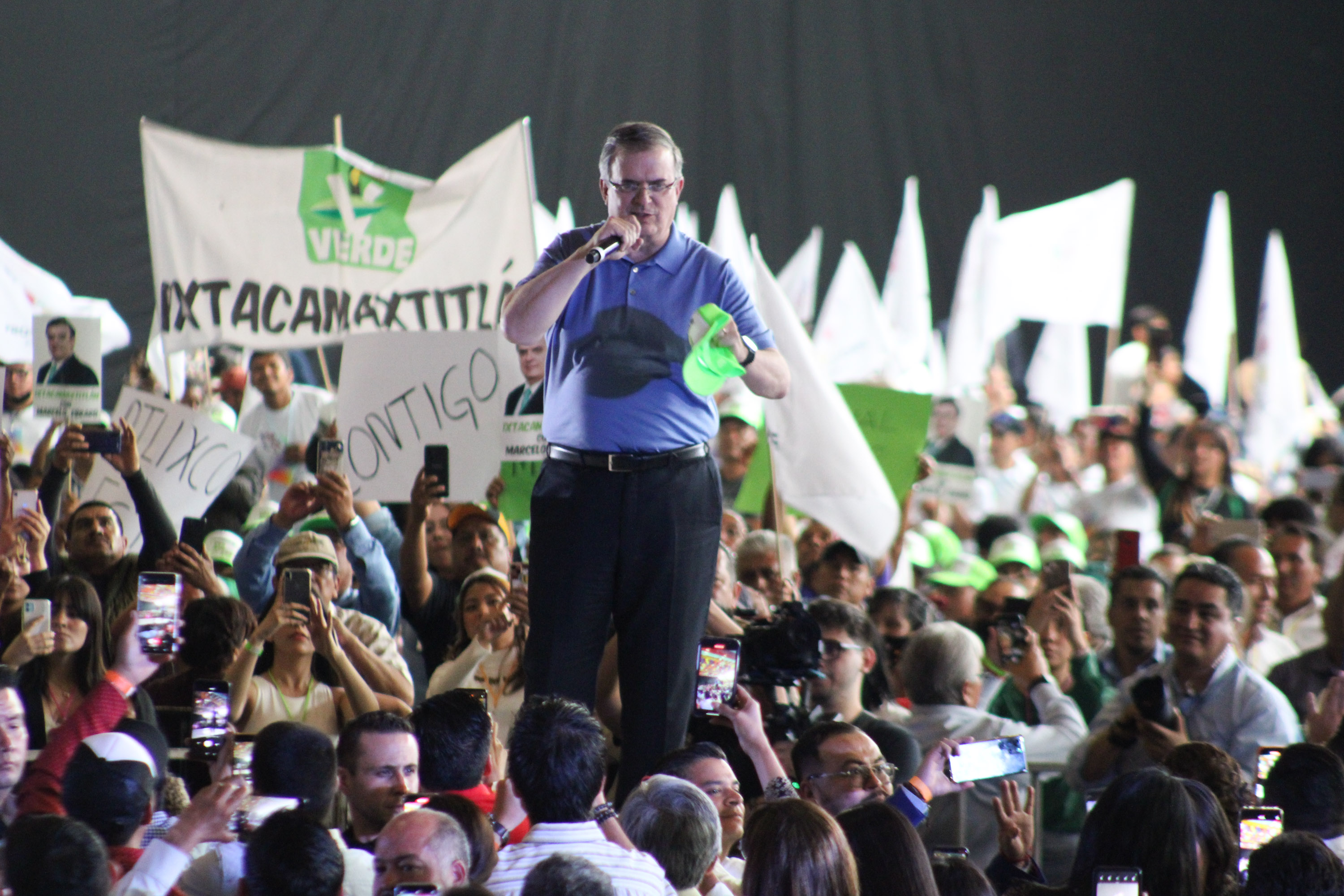 VIDEO Ebrard se compromete en reducir el rezago social y reforzar la seguridad