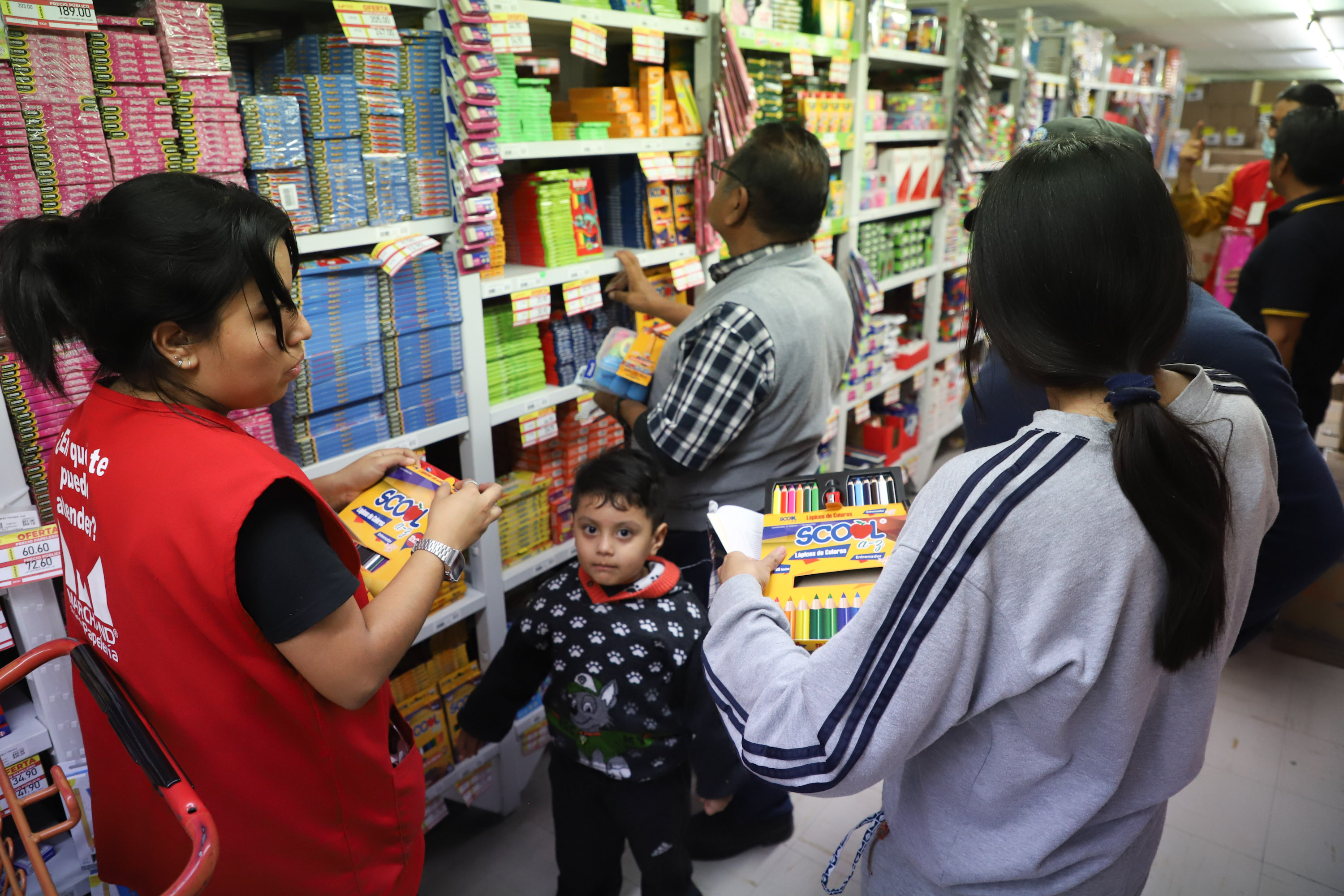 El costoso regreso a clases para padres y madres de familia