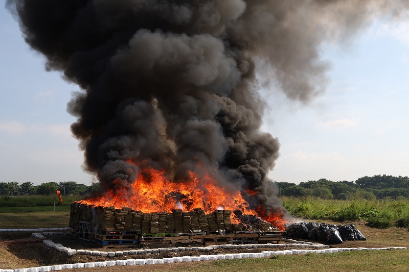 Incineran casi 7 toneladas de drogas aseguradas en Veracruz