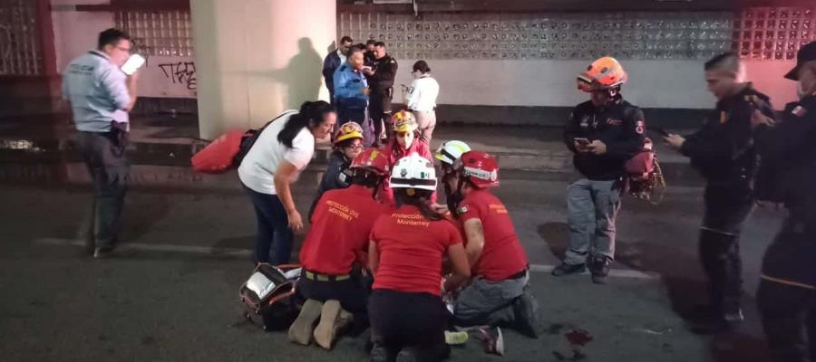 Hombre Se Avienta Con Su Hijo En La Estación Del Metro De Monterrey ...