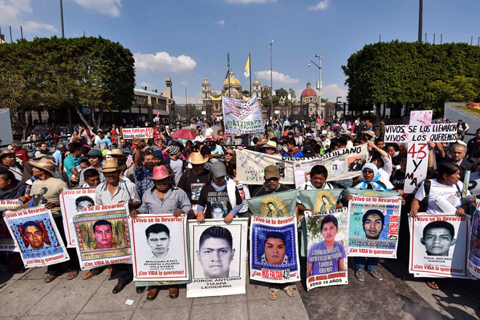 Se reunirá AMLO con padres de los 43 este miércoles.