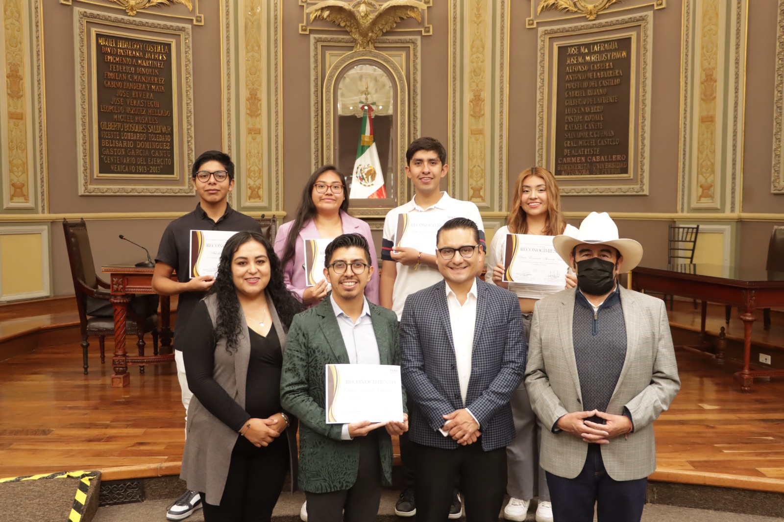 Comisión de Juventud del Congreso reconoce a danzantes poblanos